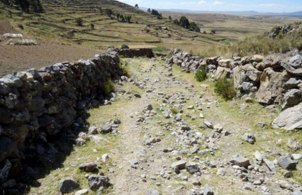 Caminata desde el lago Titicaca hasta el cerro Wanakawri