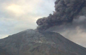 Explosión lanzó cenizas hasta 3 mil metros de altura del Volcán Ubinas